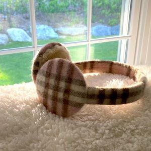 Light pink cashmere Burberry earmuffs